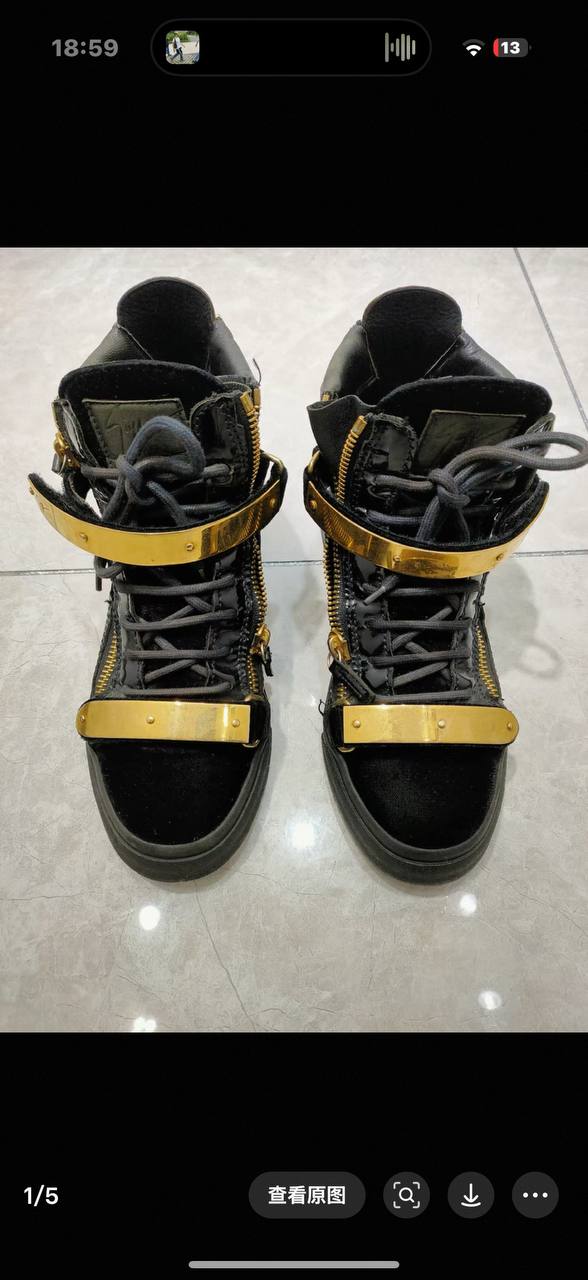 кеды черного цвета с металлическими вставками